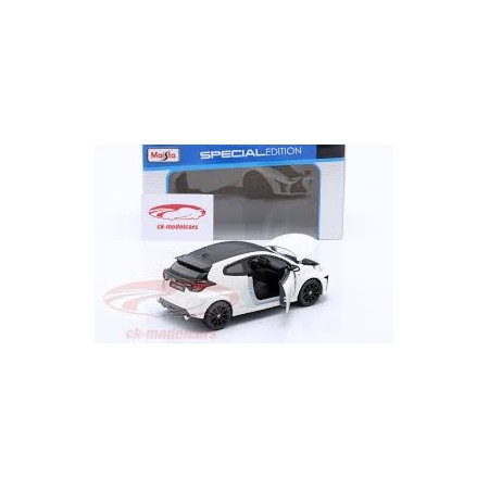 TOYOTA YARIS 2021 1:24